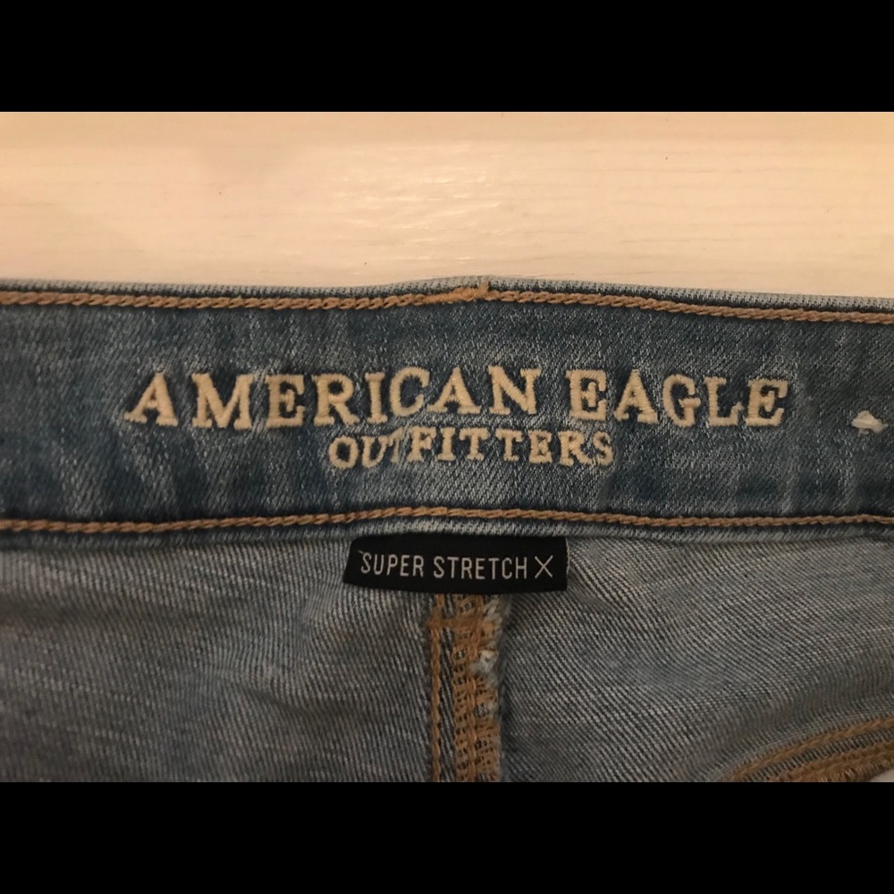 EUC American Eagle Light Wash Jean Shorts Size 4 - Picture 4 of 5